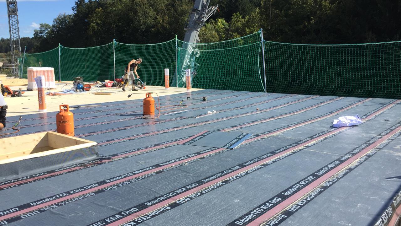 Baustelle auf einem Flachdach