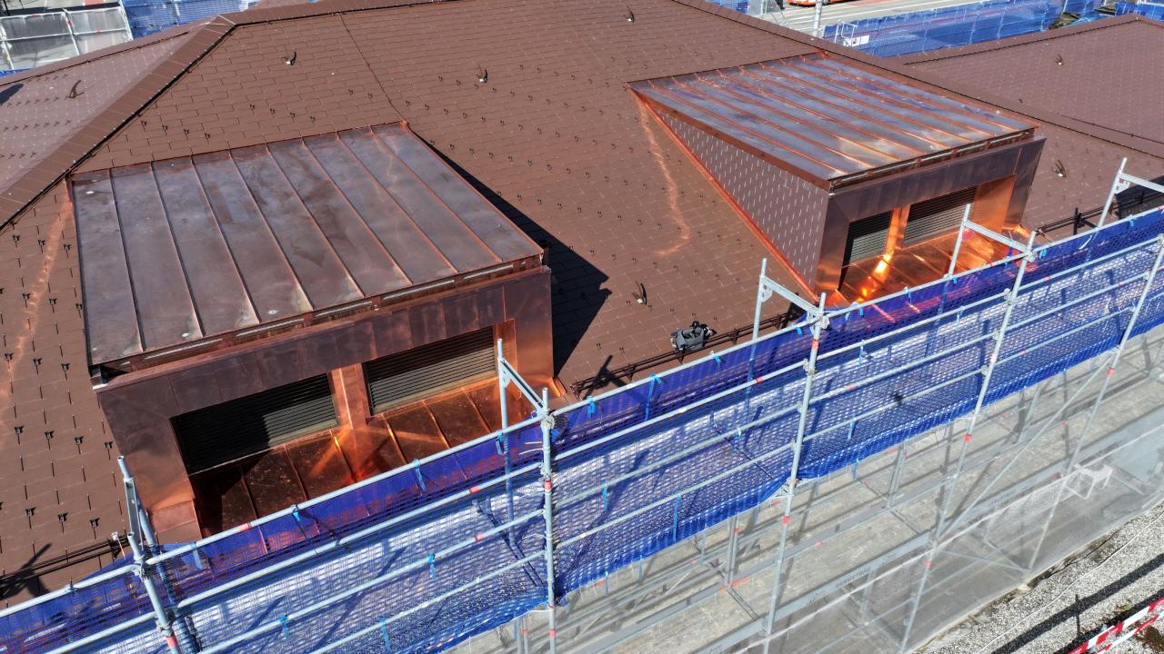 Hausdach mit Spenglerarbeiten